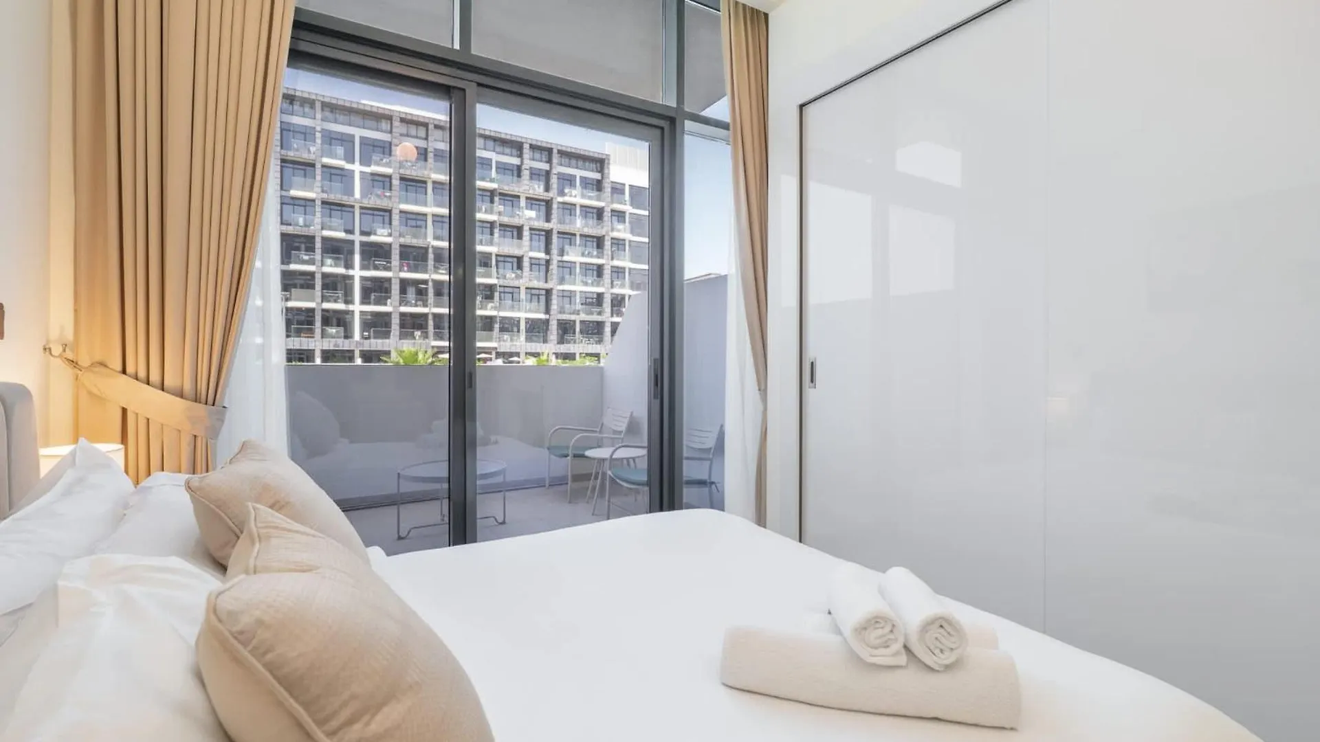 Stylish Studio Retreat In Riviera 33 Near Downtown Dubaj Apartmán