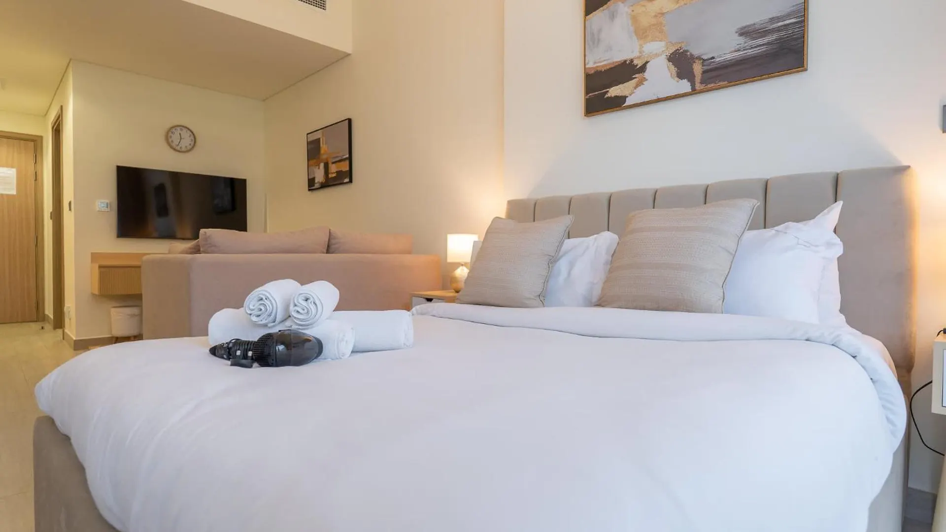 Stylish Studio Retreat In Riviera 33 Near Downtown Dubaj