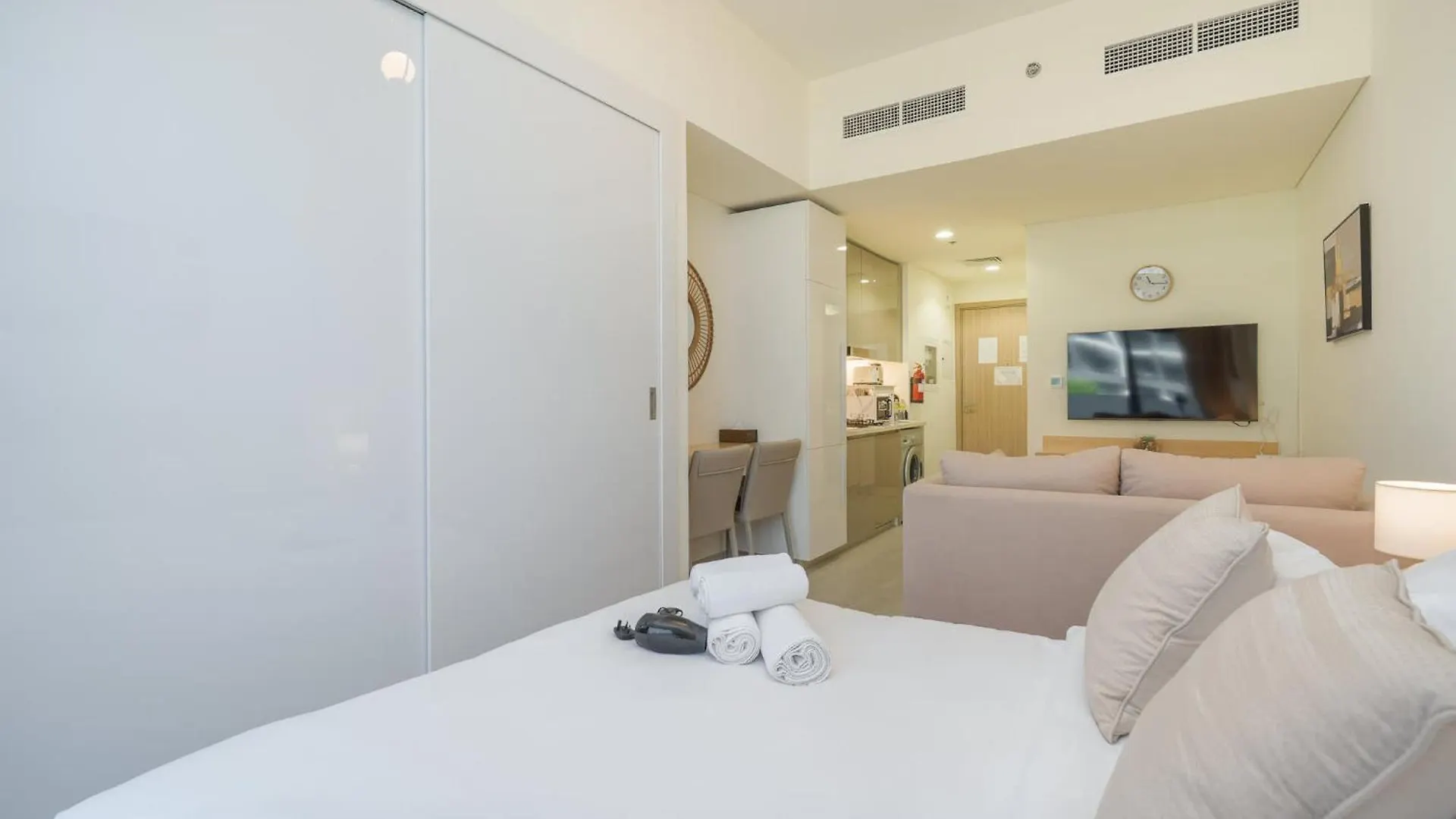 Stylish Studio Retreat In Riviera 33 Near Downtown Dubai Apartment